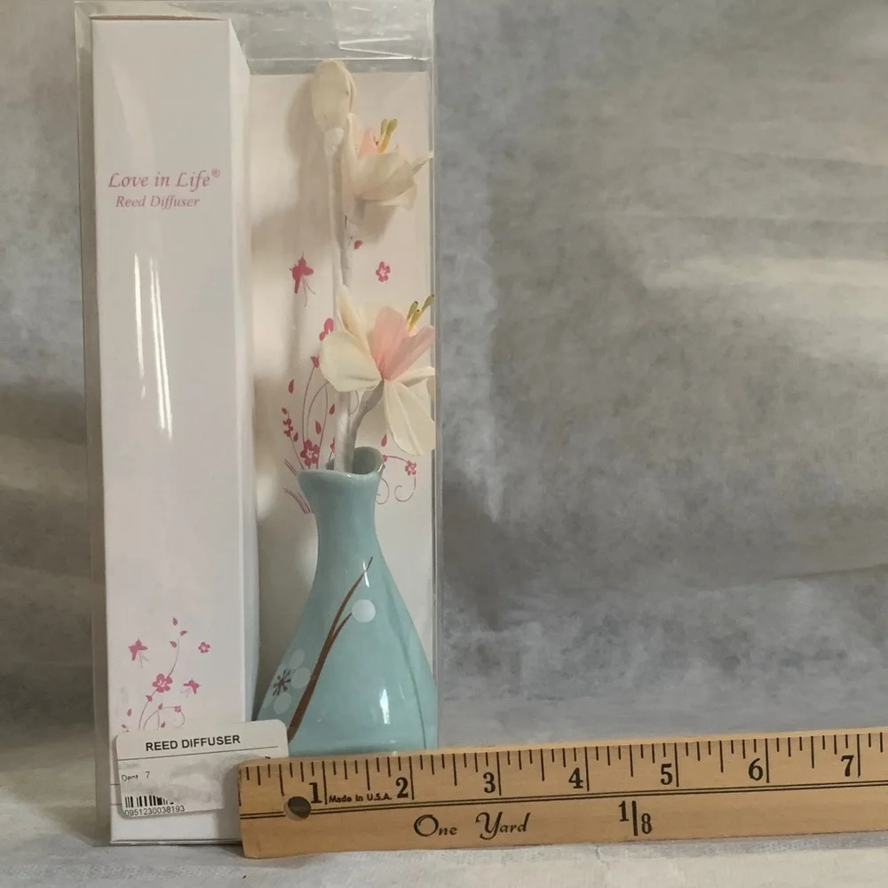NIB Love in Pastel Blue Reed Diffuser Vase with faux flowers